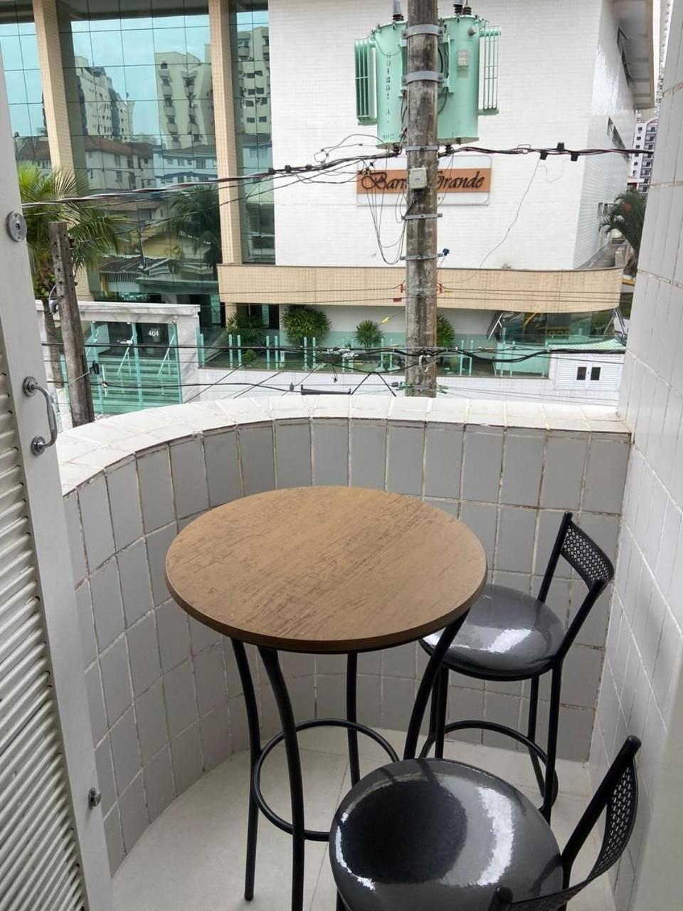 Canto Forte- Suite C/Varanda - Ate 5 Hospedes- Garagem - Wi Fi E 200 Metros Da Praia, 50 Metros Da Av Gastronomica Da Pg Praia Grande  Kültér fotó