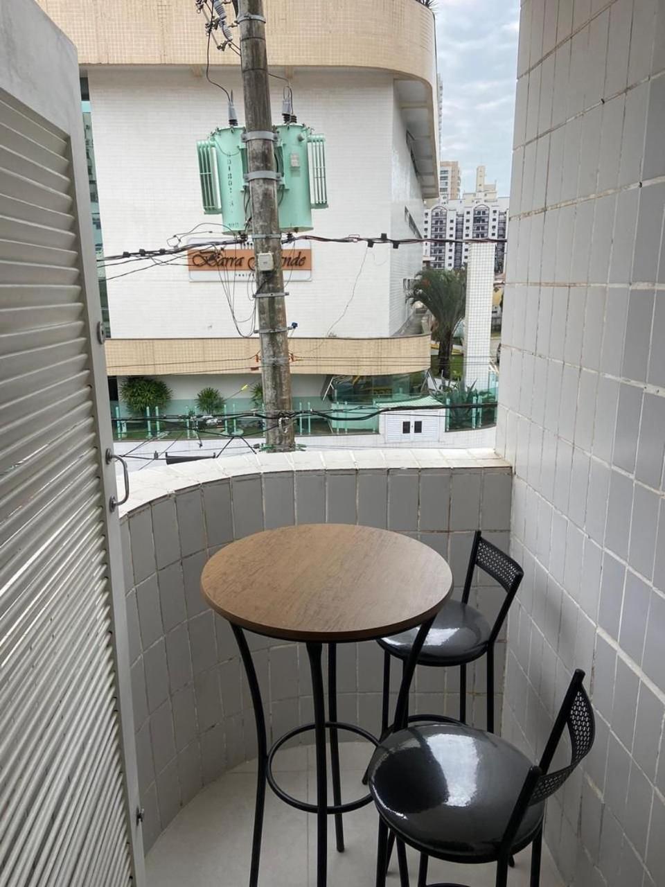 Canto Forte- Suite C/Varanda - Ate 5 Hospedes- Garagem - Wi Fi E 200 Metros Da Praia, 50 Metros Da Av Gastronomica Da Pg Praia Grande  Kültér fotó