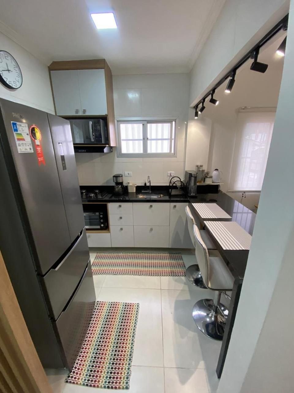 Canto Forte- Suite C/Varanda - Ate 5 Hospedes- Garagem - Wi Fi E 200 Metros Da Praia, 50 Metros Da Av Gastronomica Da Pg Praia Grande  Kültér fotó
