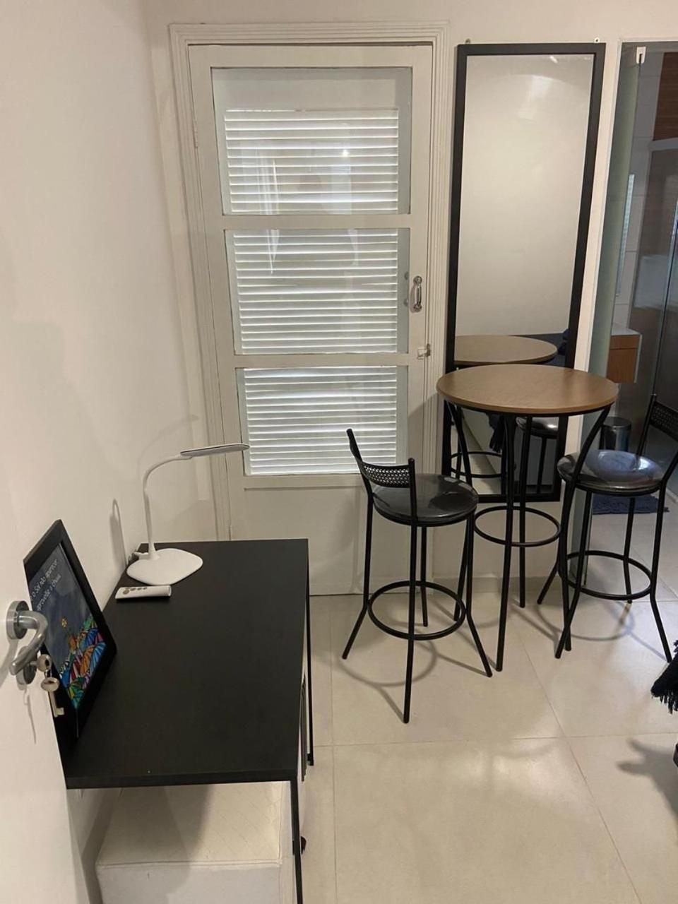 Canto Forte- Suite C/Varanda - Ate 5 Hospedes- Garagem - Wi Fi E 200 Metros Da Praia, 50 Metros Da Av Gastronomica Da Pg Praia Grande  Kültér fotó